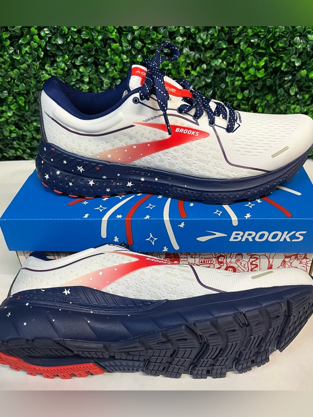 NIB Brooks Adrenaline GTS 21 American USA Men’s Tennis Shoes Size 8.5